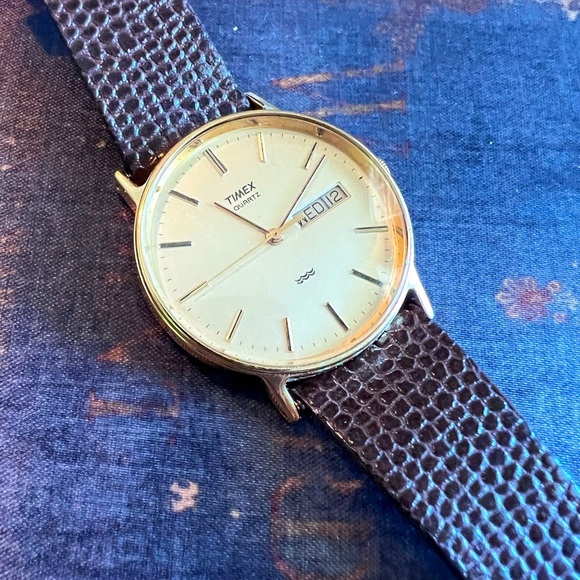 Vintage Timex Watch Gold Tone Leather Strap | Classic 90s Style Needs Battery - Picture 1 of 5